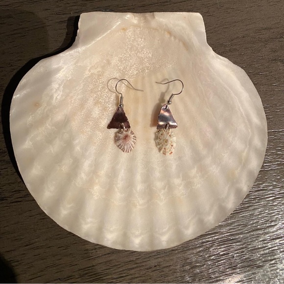 Handmade Sea Shell Earrings 🐚 - Picture 3 of 3
